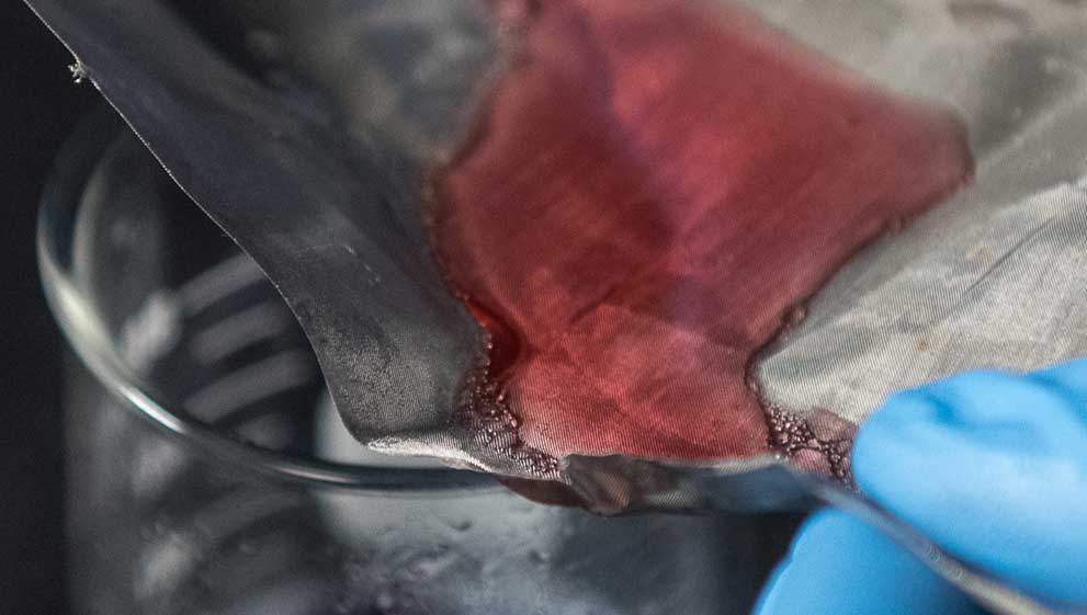 The Stainless Steel fabric that clears up ocean oil spills